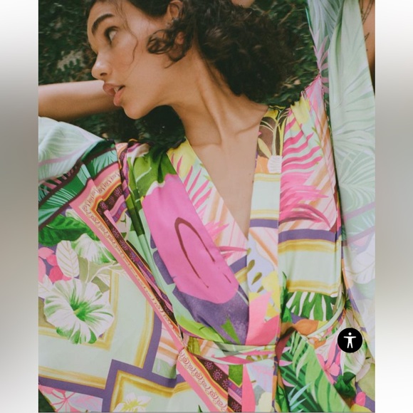 Zara SATIN EFFECT TROPICAL PRINT KIMONO Size Medium NWT - Picture 2 of 6